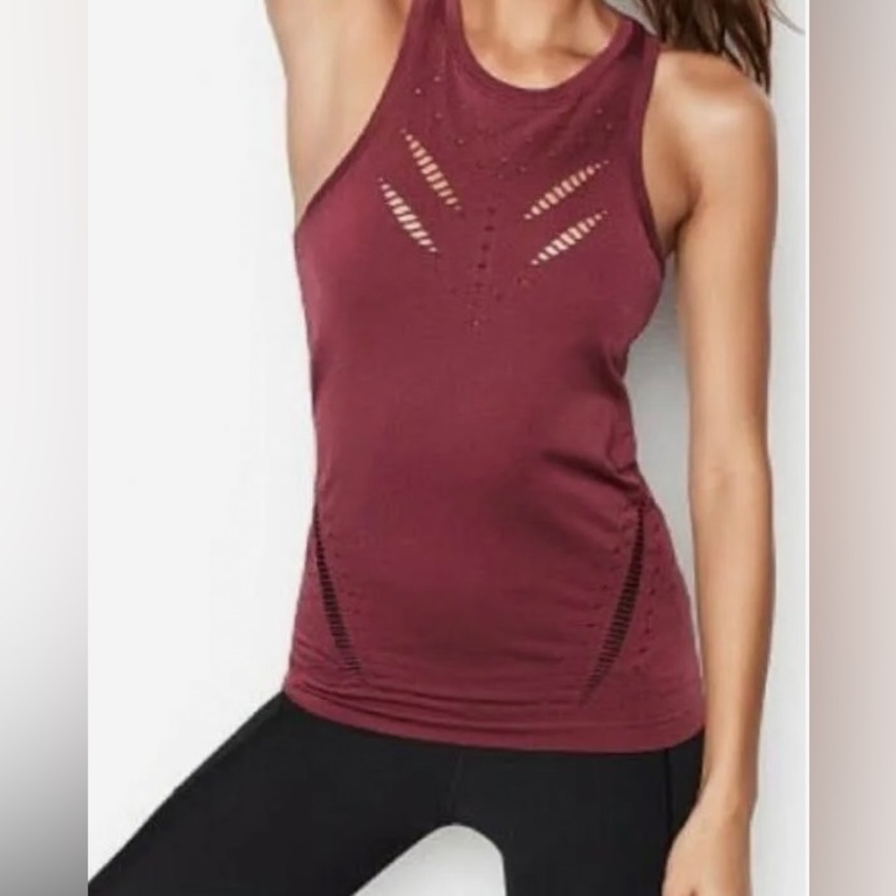 NWT Victoria Secret Sport Seamless Tank Top
Size small
